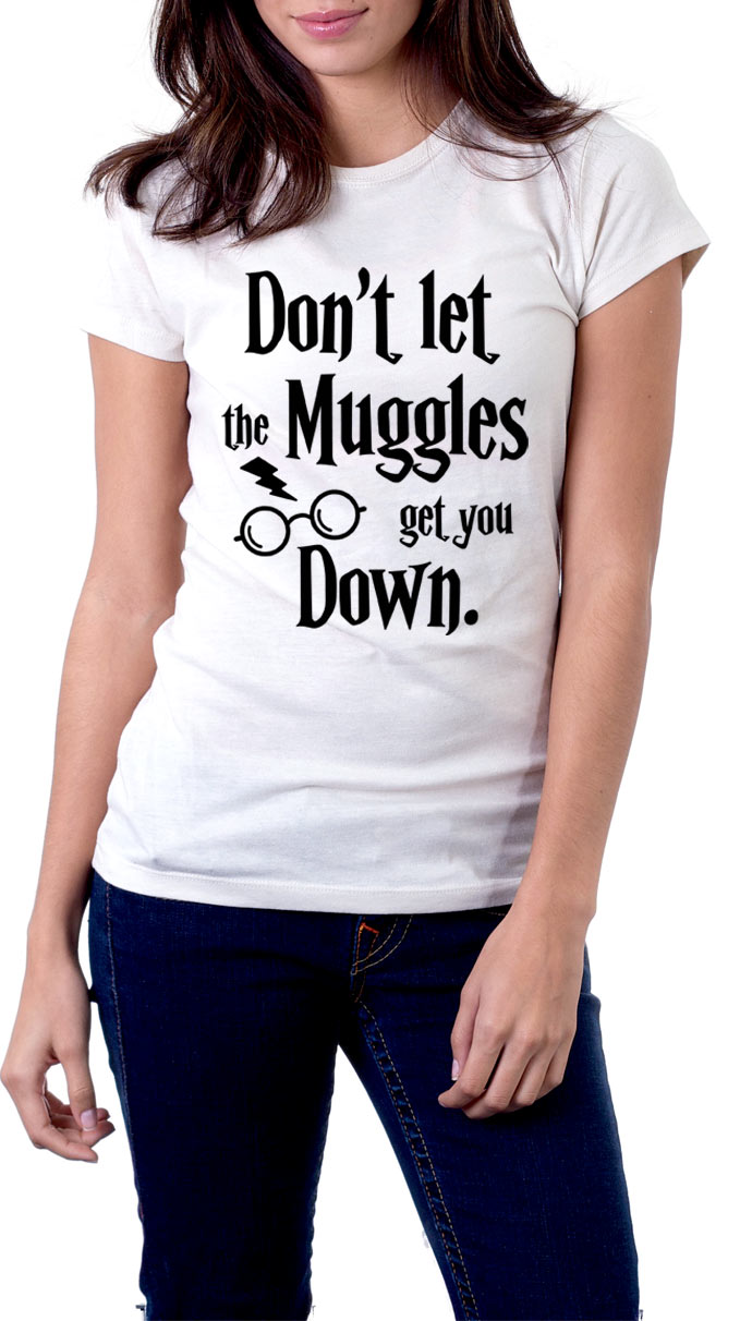 Camiseta chica Harry Potter Don't let the Muggles get you down. Modelo blanco
