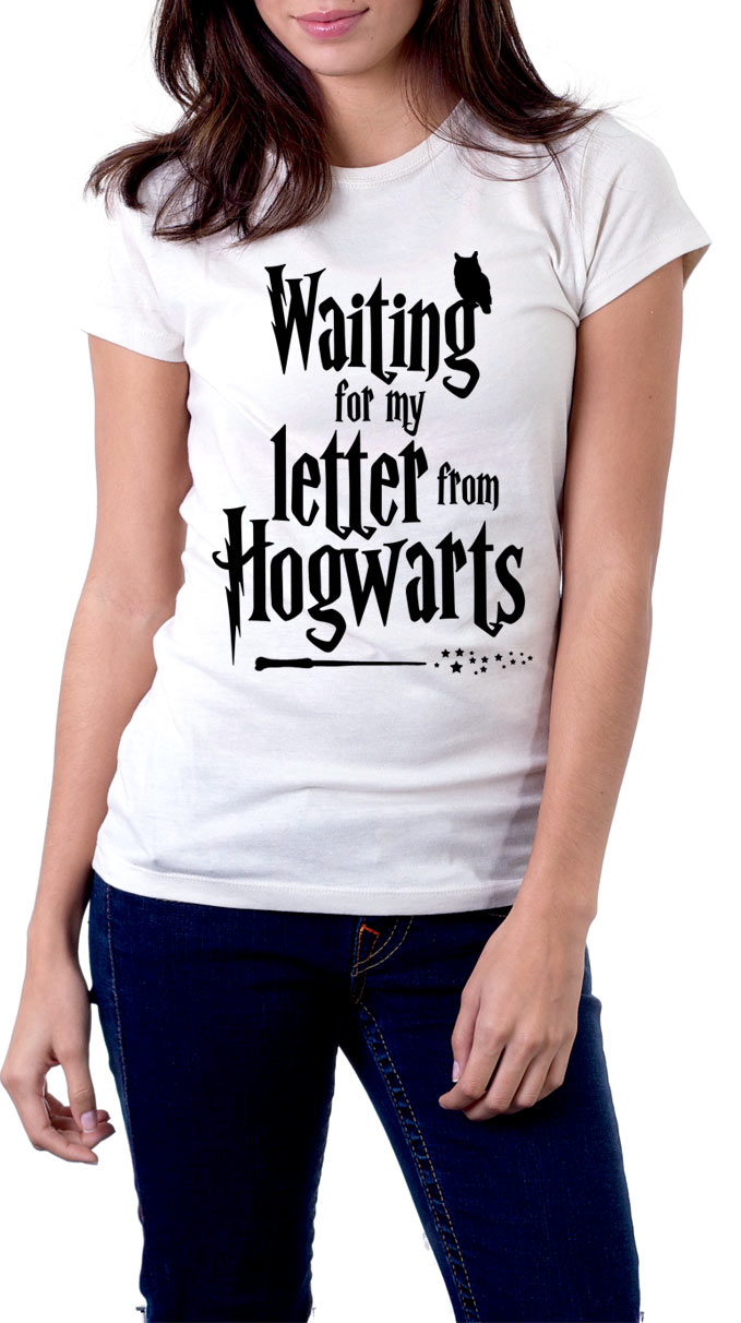 Camiseta chica Harry Potter Waiting for my letter from Hogwarts. Modelo blanco