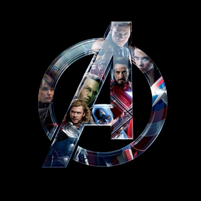 Camiseta chica Los Vengadores (The Avengers). Logo personajes