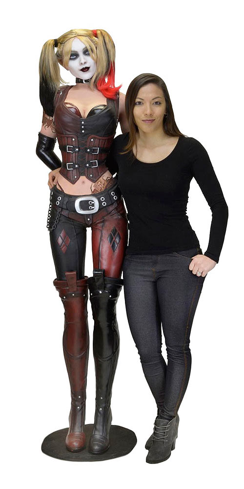 Estatua Harley Quinn 180 cm. Batman: Arkham City. Escala 1:1. Tamaño real. NECA