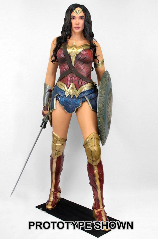 Estatua Wonder Woman 185 cm. Látex y Goma espuma. Escala 1:1. Tamaño real. DC Cómics. NECA