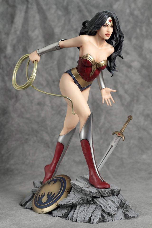 Estatua Wonder Woman (Luis Royo) 26 cm. Línea Fantasy Figure Gallery. Escala 1:6. DC Cómics. Yamato