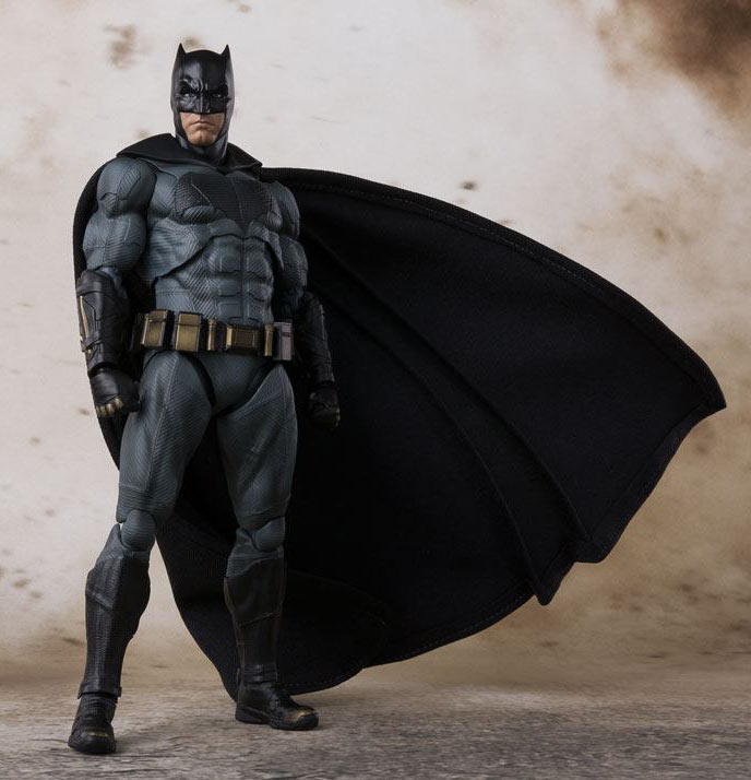Figura Batman 15 cm. La Liga de la Justicia. Línea S.H. Figuarts. Bandai