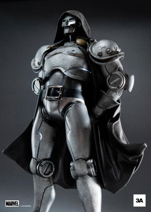 Figura Dr. Doom Classic 34 cm. Escala 1/6. Con luz. Marvel Cómics. ThreeA Toys