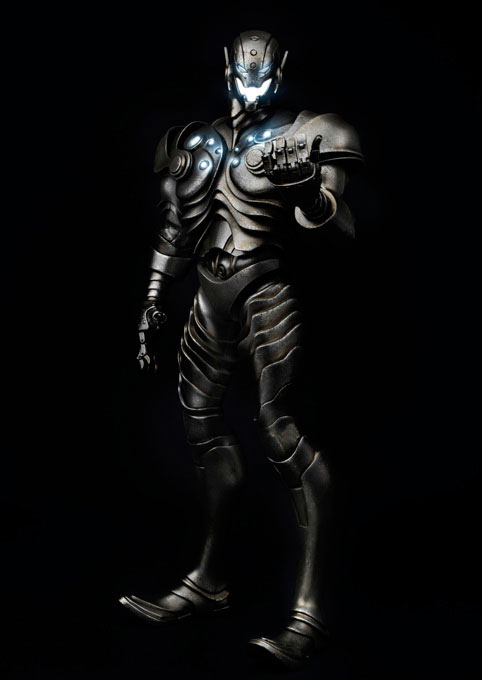 Figura Ultron 34 cm. Los Vengadores: la era de Ultrón. Con luz. Shadow Edition. Escala 1:6. Marvel Cómics. ThreeA Toys