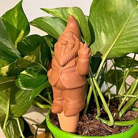Gnomo de autorriego de terracota