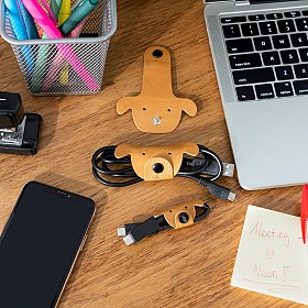 Juego de tres bridas para cables. Perros