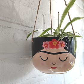 Maceta colgante con forma de Frida Kahlo
