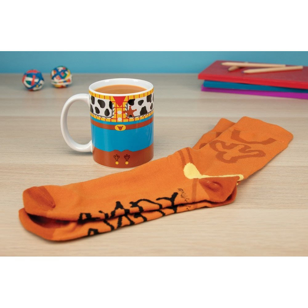 Pack taza más calcetines Woody. Toy Story