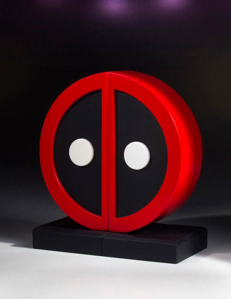 Sujetalibros Deadpool logo 16 cm. Gentle Giant