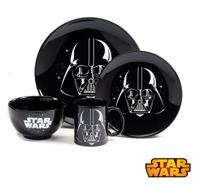 Vajilla Darth Vader. Set de 4 piezas. Star Wars